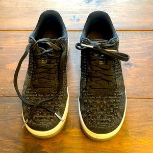 Black Nike air size 7 sneakers